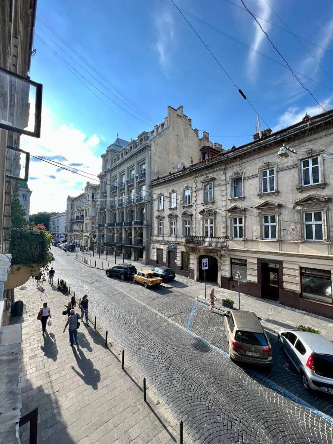 Apartment On Hnatiuka With Parking Lviv Exterior photo