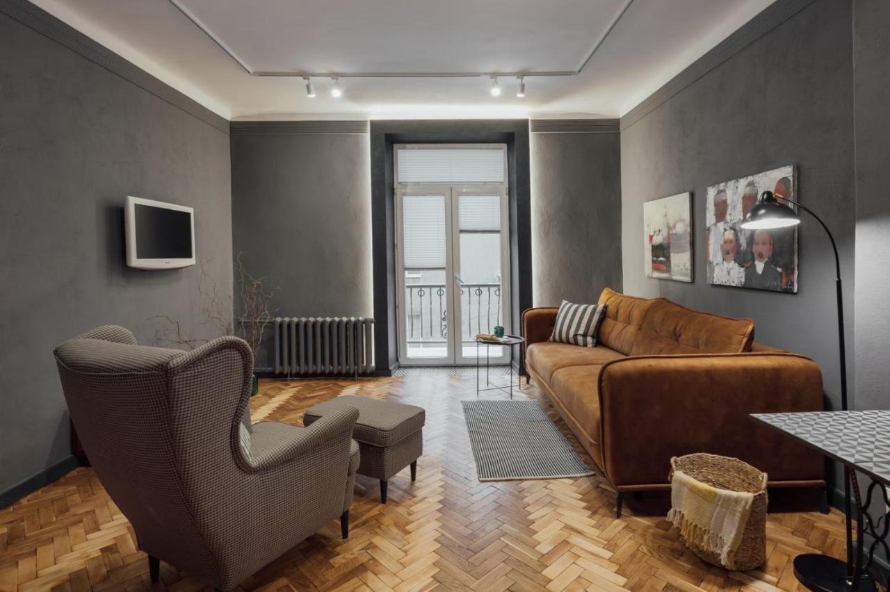 Apartment On Hnatiuka With Parking Lviv Exterior photo